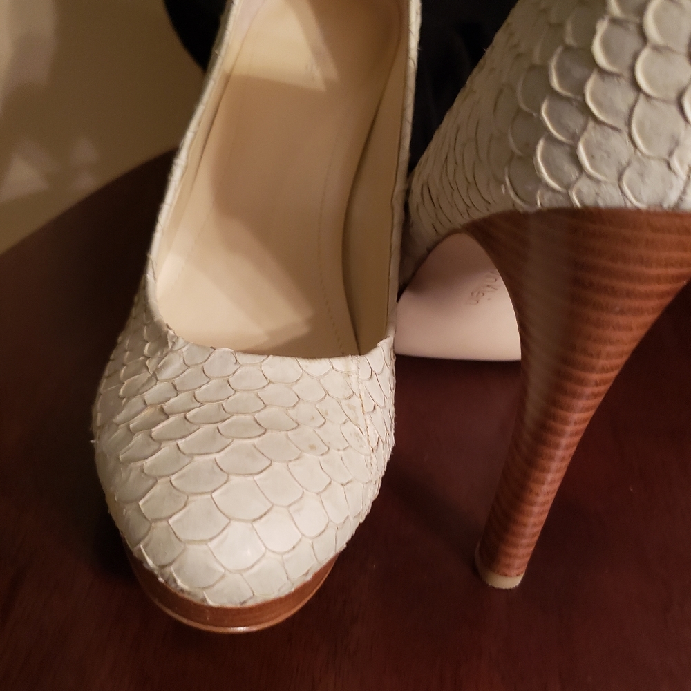 Shoes - Picture 4 of 7